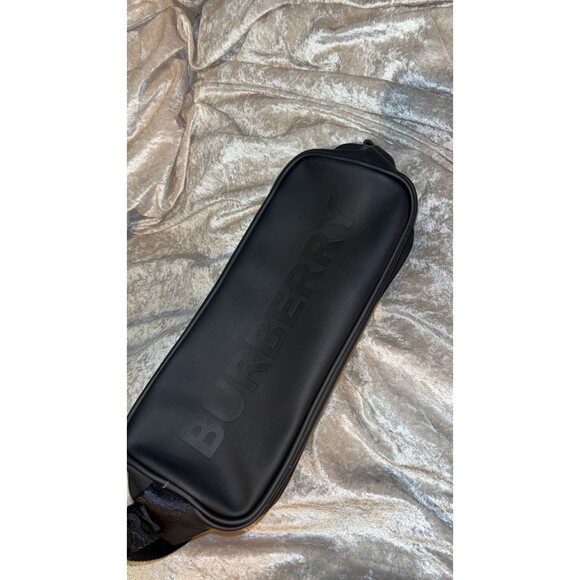 Burberry Handbags - Burberry cosmetics pouch